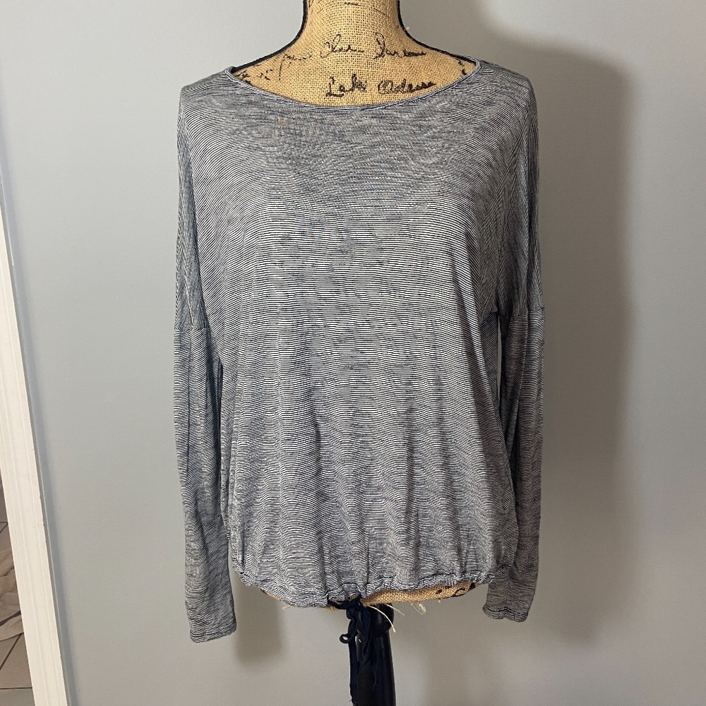 Kensie Top Size Large Black white Stripe